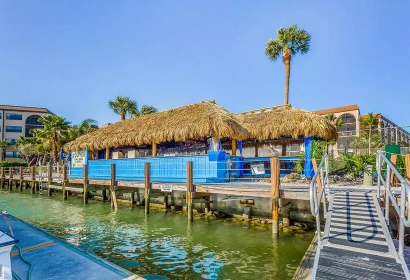 هتل Marco Bay Resort At Anglers Cove