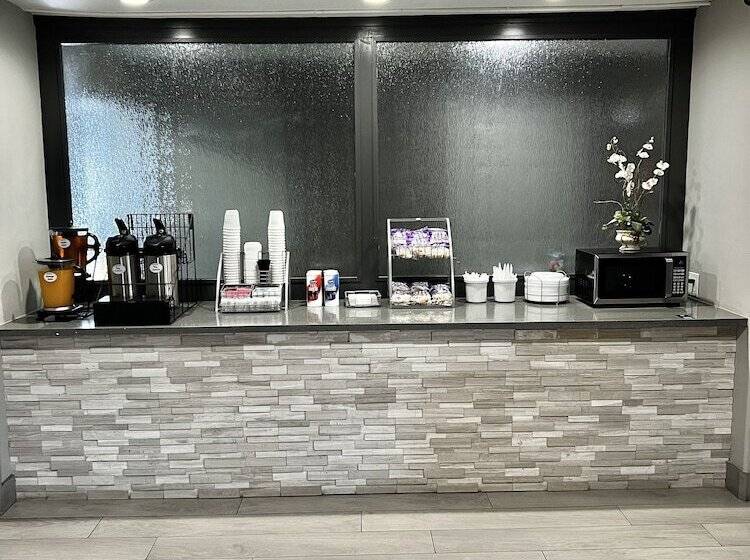 ホテル Super 8 By Wyndham Sealy