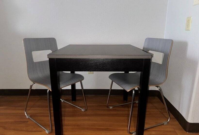 ホテル Super 8 By Wyndham Sealy