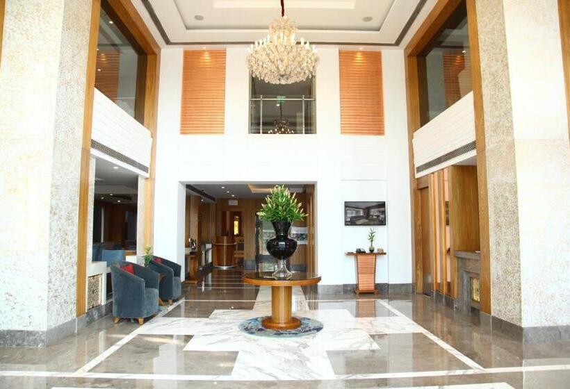 בית מלון כפרי The Place Gurugram, A Member Of Radisson Individuals