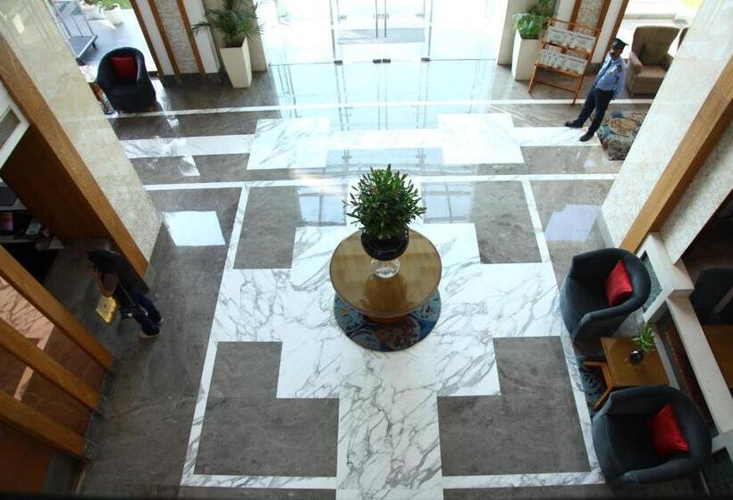 בית מלון כפרי The Place Gurugram, A Member Of Radisson Individuals