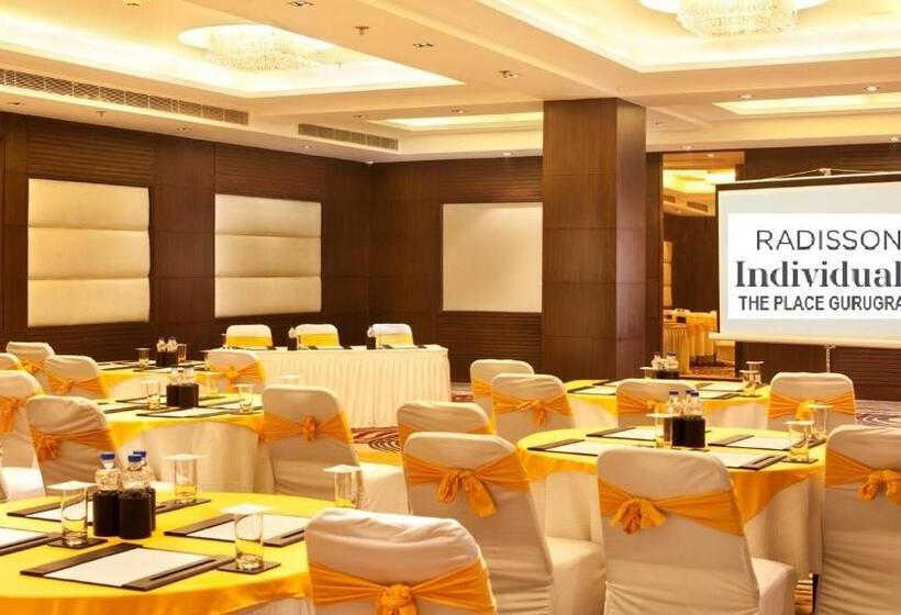 בית מלון כפרי The Place Gurugram, A Member Of Radisson Individuals