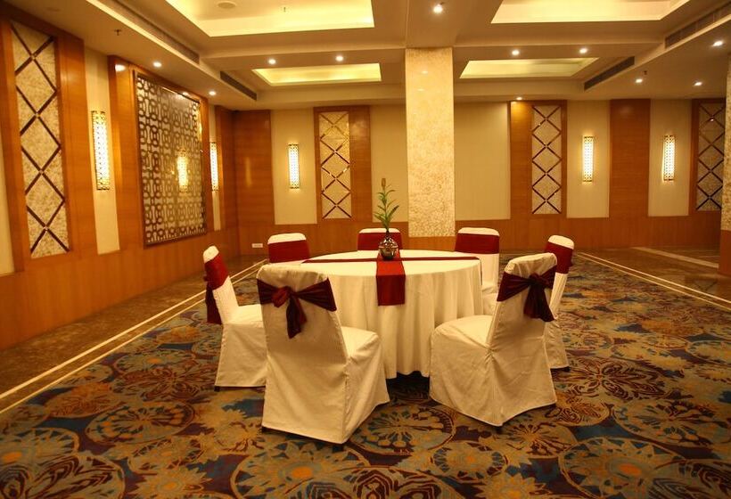 בית מלון כפרי The Place Gurugram, A Member Of Radisson Individuals