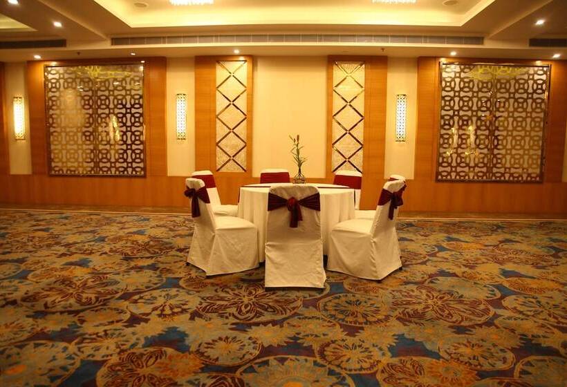 בית מלון כפרי The Place Gurugram, A Member Of Radisson Individuals