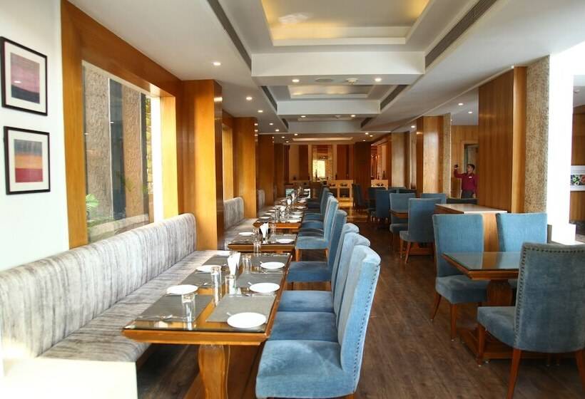 בית מלון כפרי The Place Gurugram, A Member Of Radisson Individuals