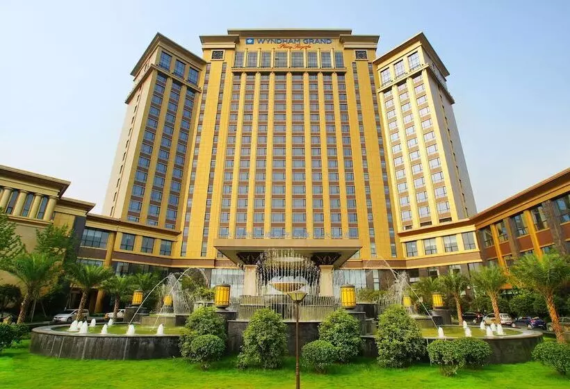 Отель Wyndham Grand Plaza Royale Palace Chengdu