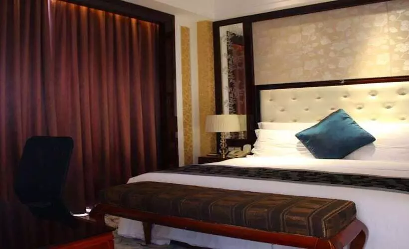 Отель Wyndham Grand Plaza Royale Palace Chengdu