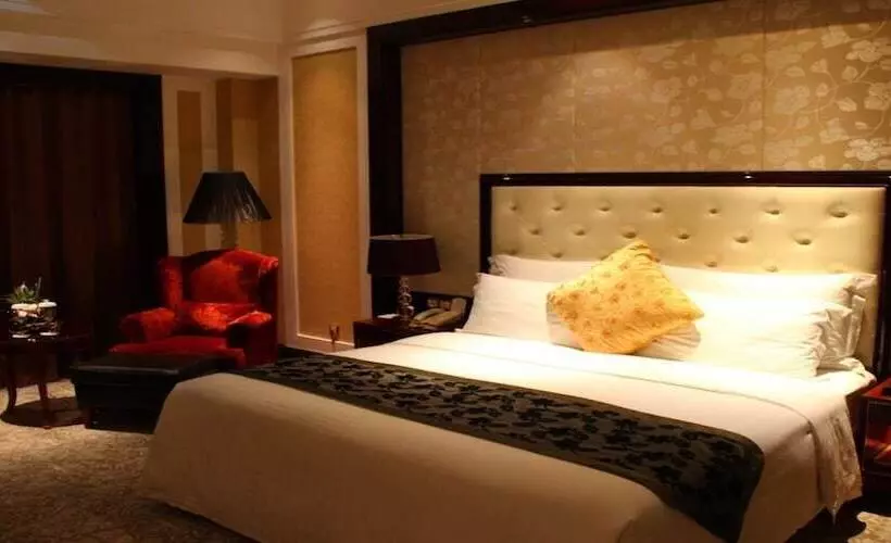 Отель Wyndham Grand Plaza Royale Palace Chengdu