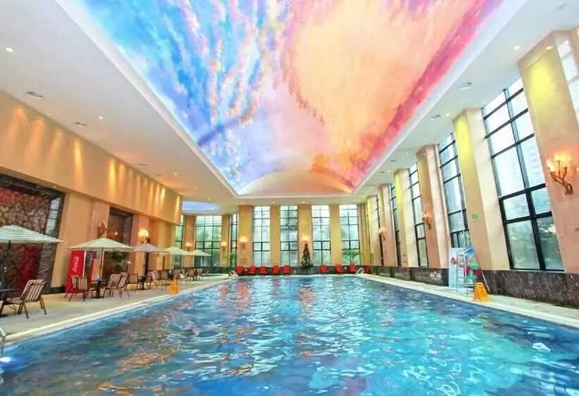 Отель Wyndham Grand Plaza Royale Palace Chengdu