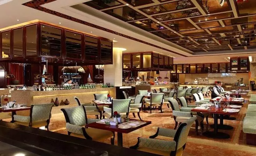 Отель Wyndham Grand Plaza Royale Palace Chengdu