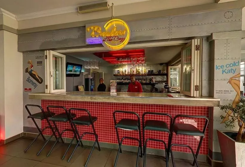 Отель The Aviator  Or Tambo International Airport