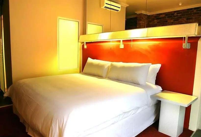 Отель The Aviator  Or Tambo International Airport