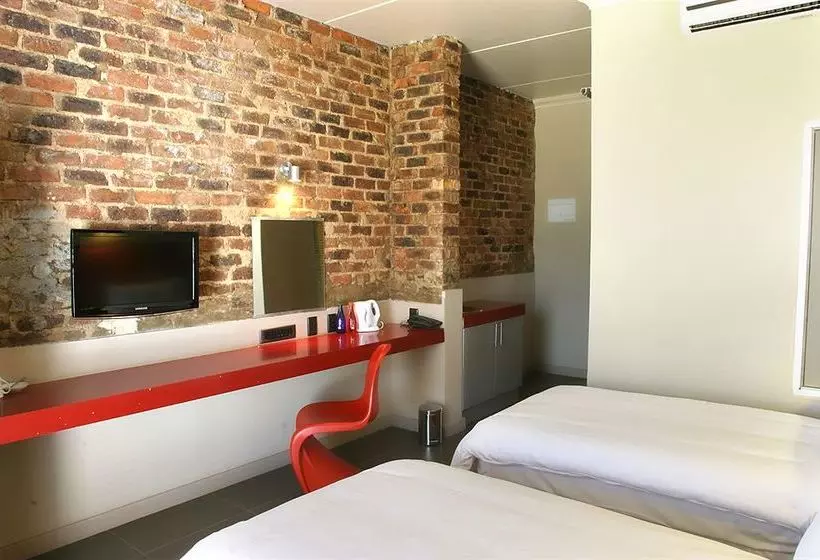 Отель The Aviator  Or Tambo International Airport