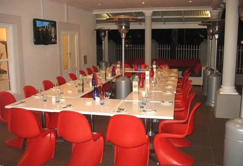 Отель The Aviator  Or Tambo International Airport