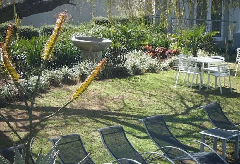 Отель The Aviator  Or Tambo International Airport