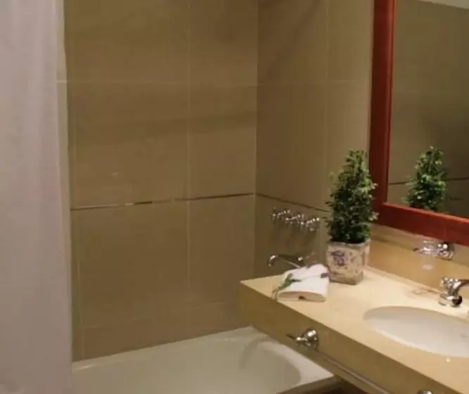 Hotelli Rio Arriba Suites Apartments Y Resto