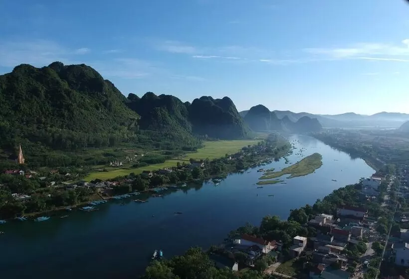 هتل Tropical Valley Homestay   Villas