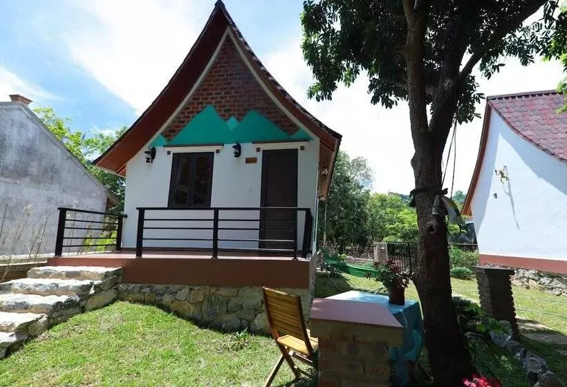 هتل Tropical Valley Homestay   Villas