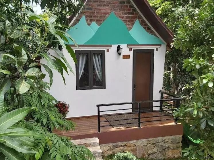 هتل Tropical Valley Homestay   Villas