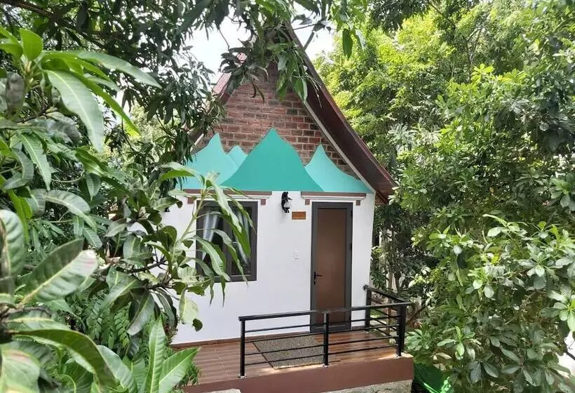 هتل Tropical Valley Homestay   Villas