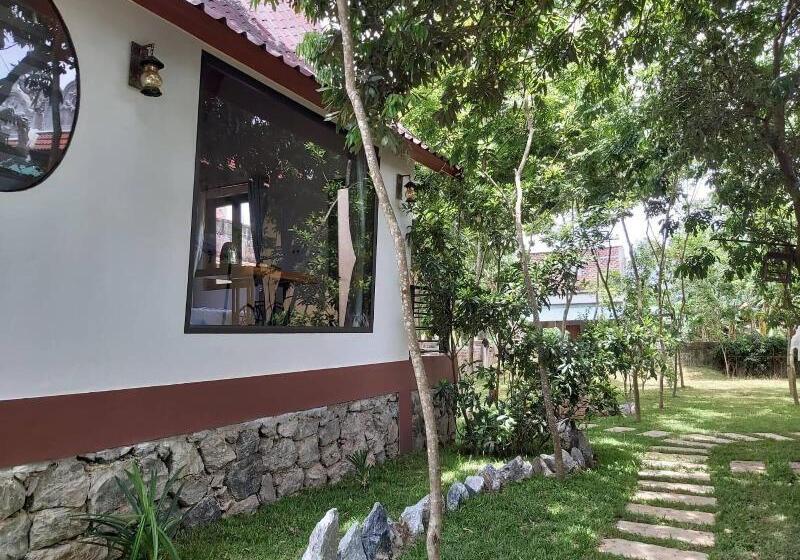 هتل Tropical Valley Homestay Villas