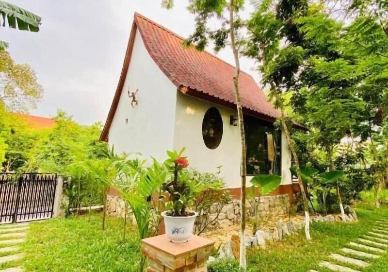 هتل Tropical Valley Homestay Villas