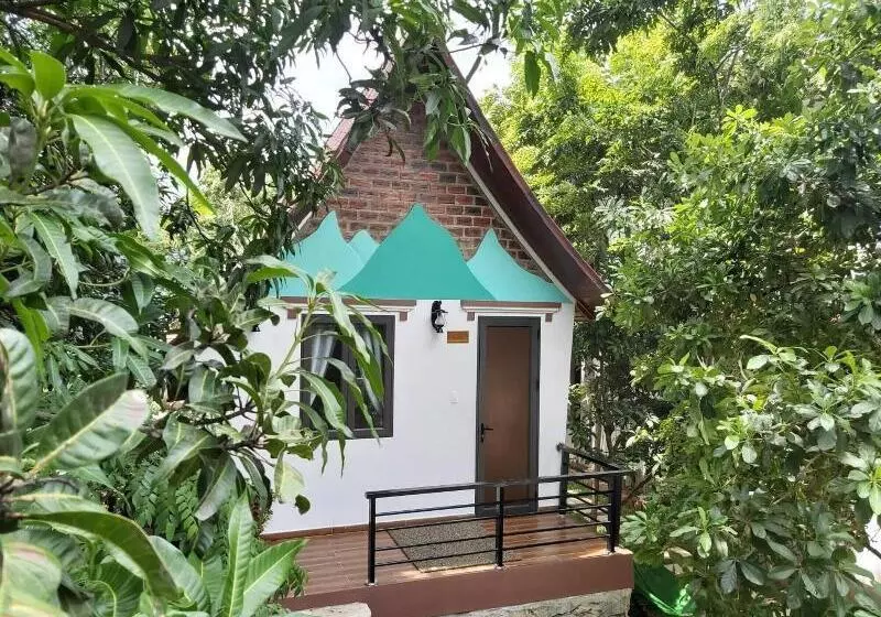 هتل Tropical Valley Homestay   Villas