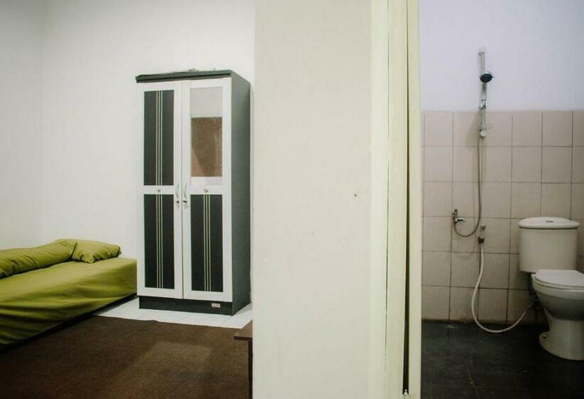 הוסטל Sepohon Kost