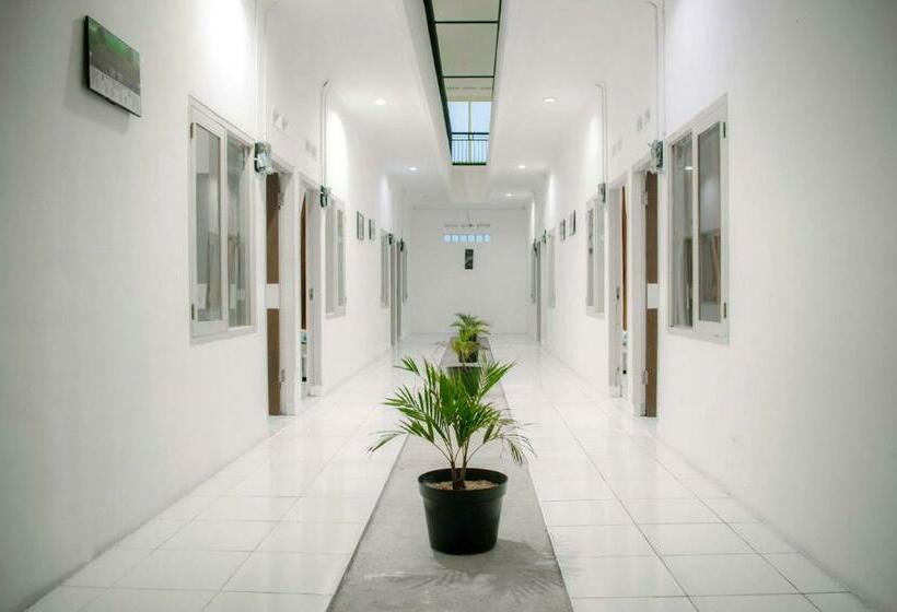 הוסטל Sepohon Kost