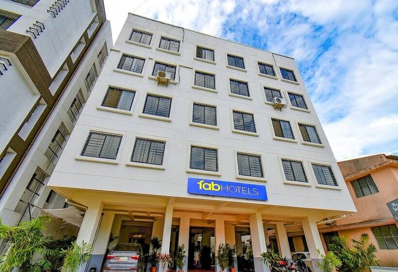 Fabhotel White House