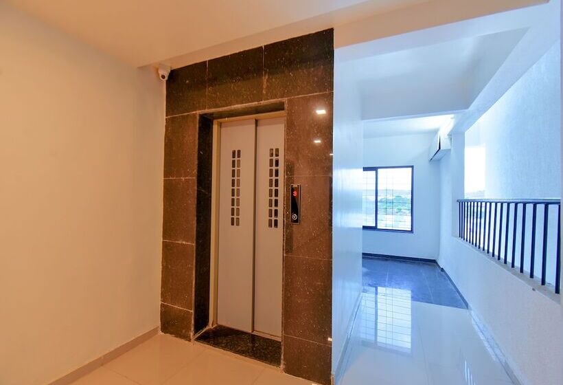 Fabhotel White House