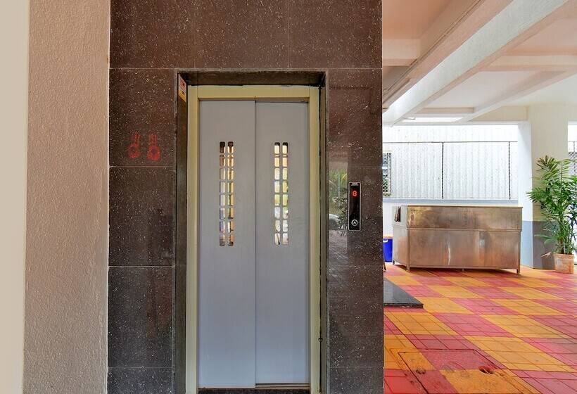 Fabhotel White House