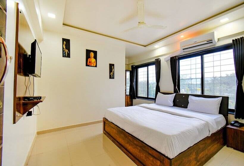 Fabhotel White House