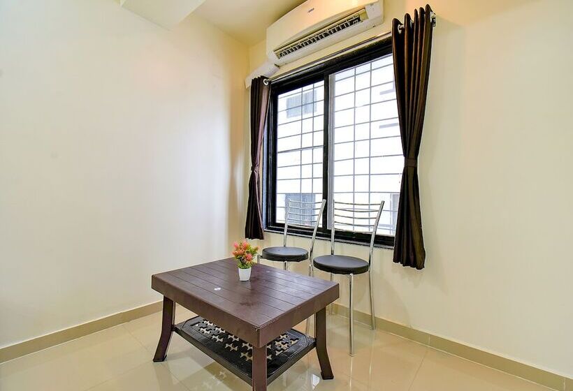 Fabhotel White House