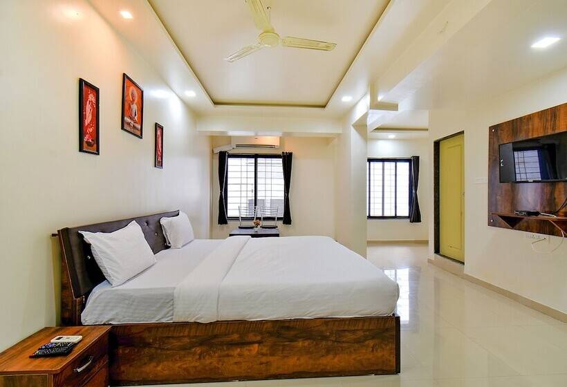 Fabhotel White House