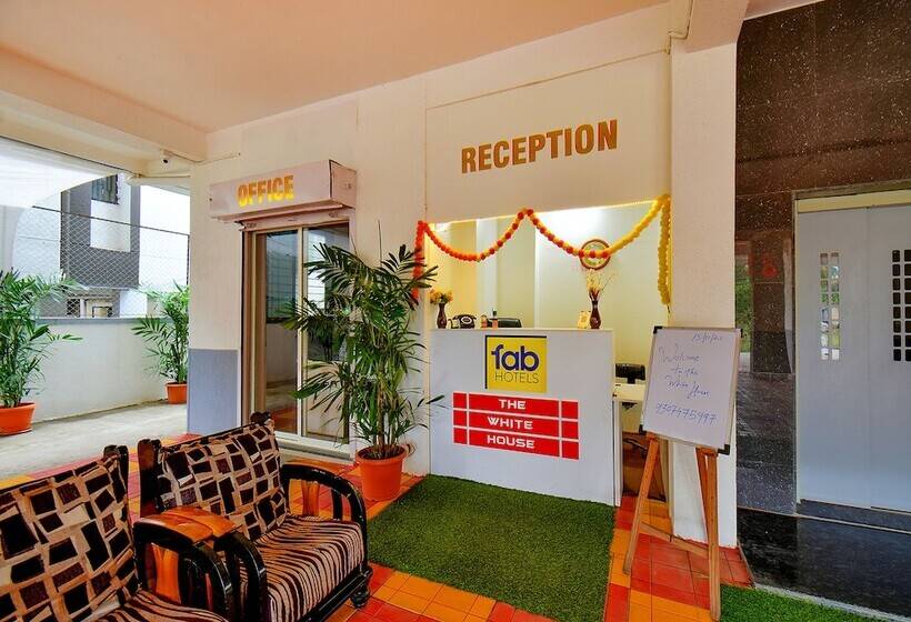 Fabhotel White House
