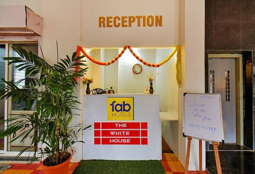 Fabhotel White House