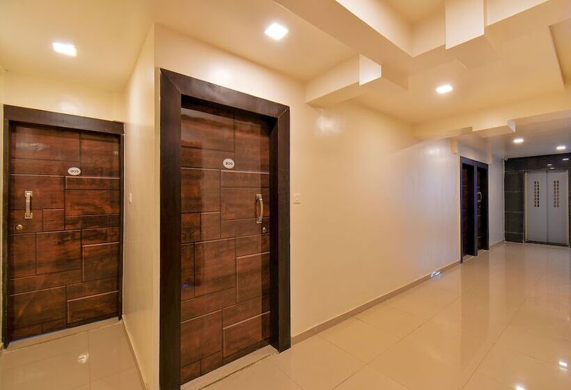 Fabhotel White House