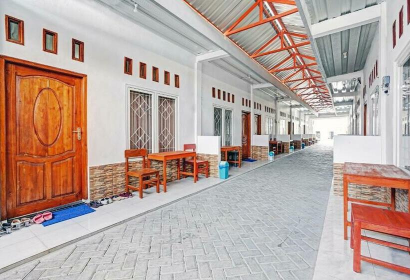 Hotel Oyo 90678 Omah Kulo Guest House