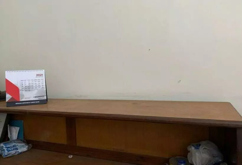 ホテル Oyo 90699 Yellow White Guesthouse Palu