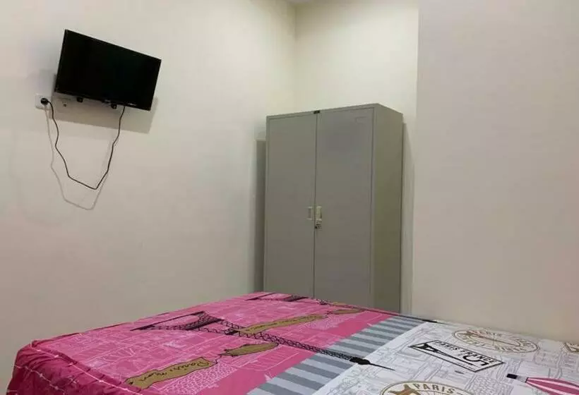 ホテル Oyo 90699 Yellow White Guesthouse Palu