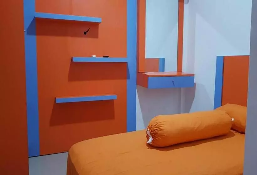 ホテル Oyo 90699 Yellow White Guesthouse Palu