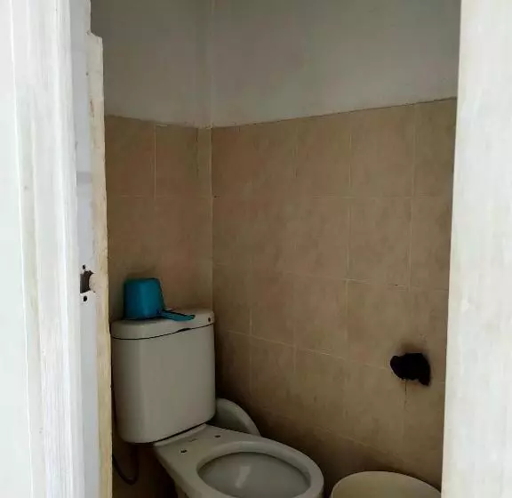 ホテル Oyo 90699 Yellow White Guesthouse Palu