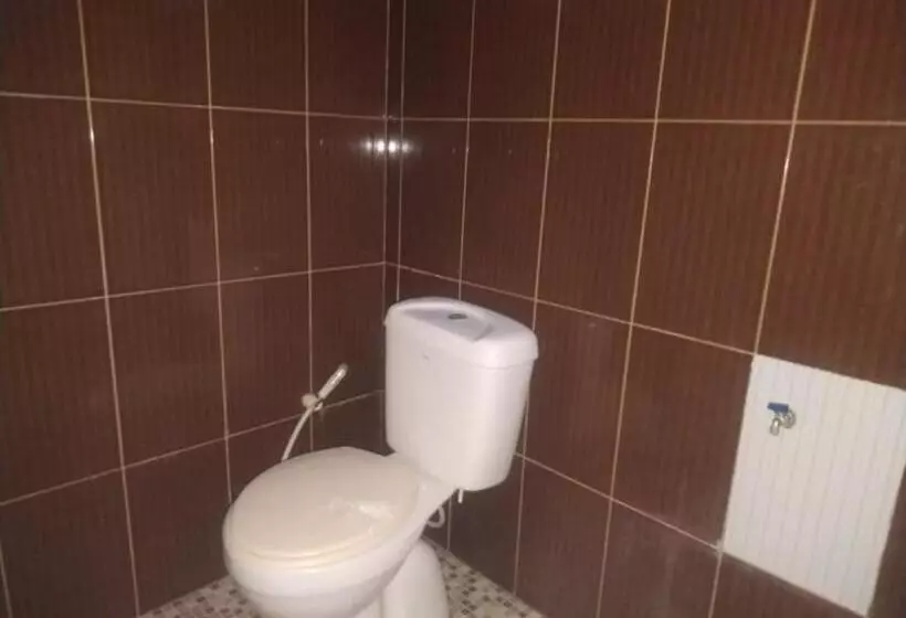 ホテル Oyo 90699 Yellow White Guesthouse Palu