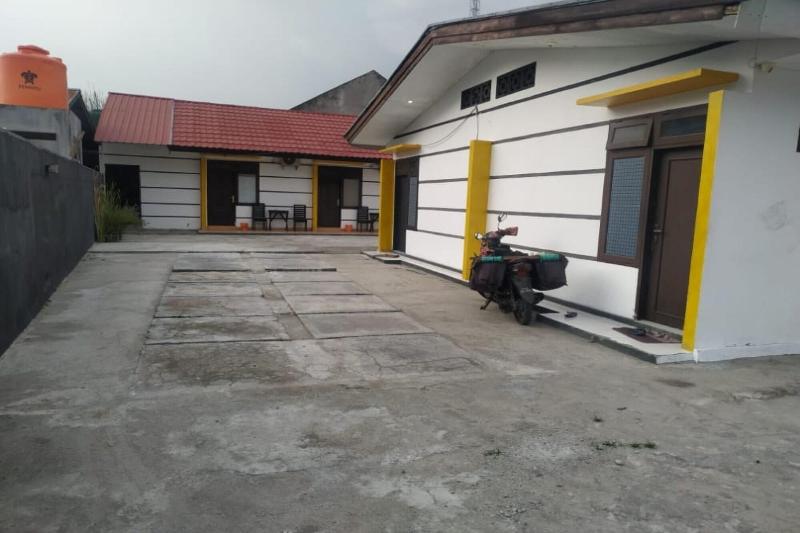 فندق Oyo 90699 Yellow White Guesthouse Palu