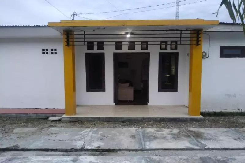 ホテル Oyo 90699 Yellow White Guesthouse Palu