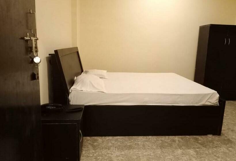 בית מלון כפרי Ss  And Restaurant By Wb Inn