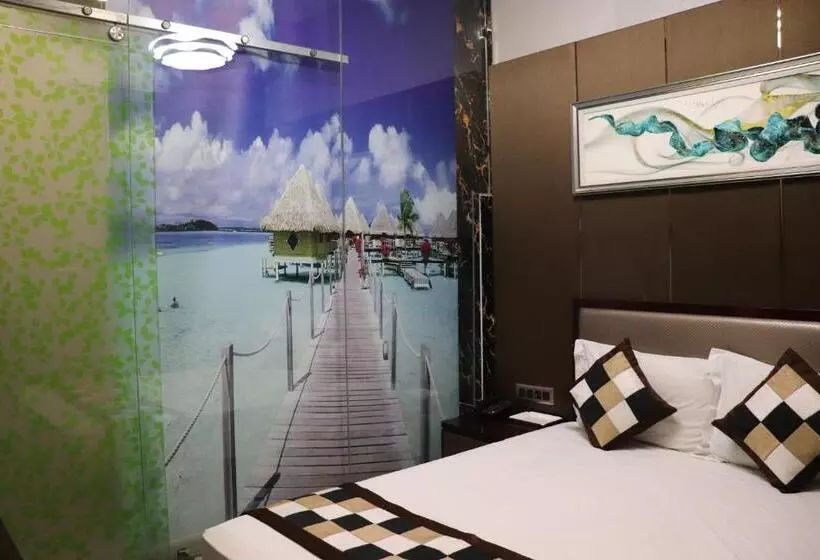 Hotelli Shivam Palace 1 Km From Railway Station 1 Km From Bus Stand