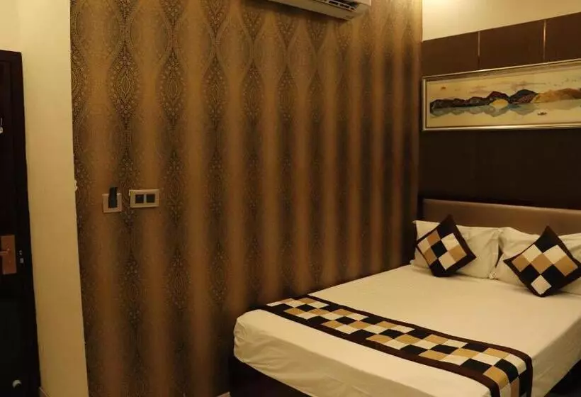 Hotelli Shivam Palace 1 Km From Railway Station 1 Km From Bus Stand