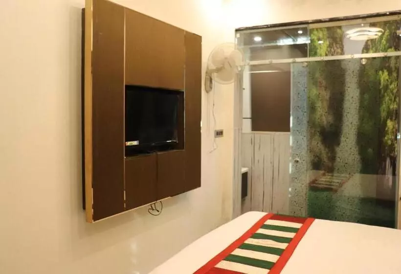 Hotelli Shivam Palace 1 Km From Railway Station 1 Km From Bus Stand